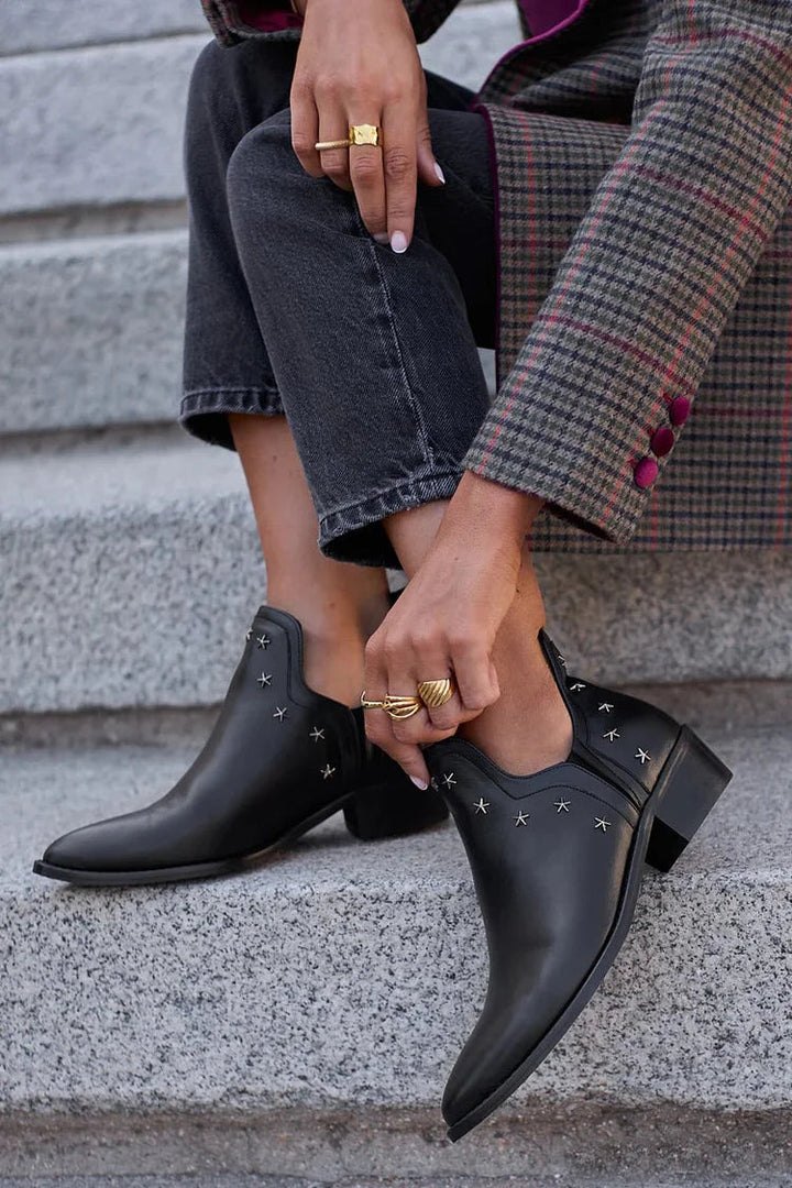 HARPER & JUNE | ANKLE BOOT WITH STAR DETAILS