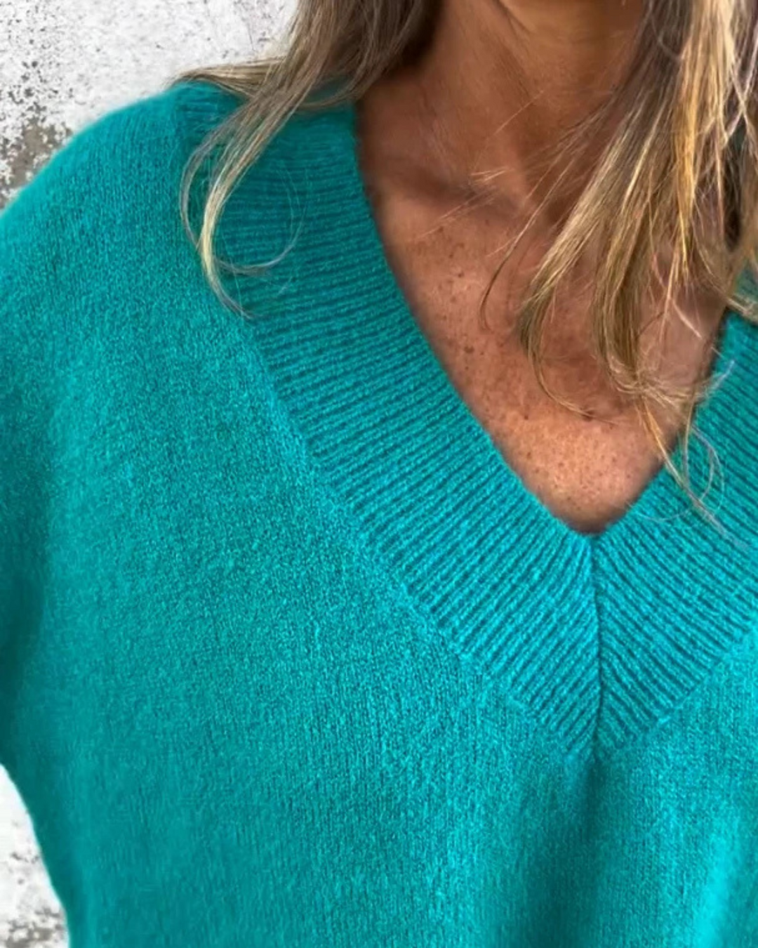 NORTHLINE STUDIO | V-NECK RELAXED SWEATER