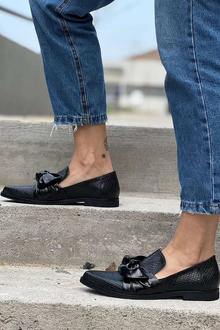 HARPER & JUNE | BLACK LOAFER WITH SHINY BOW