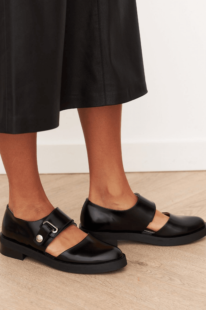 HARPER & JUNE | BLACK BUCKLE LOAFERS