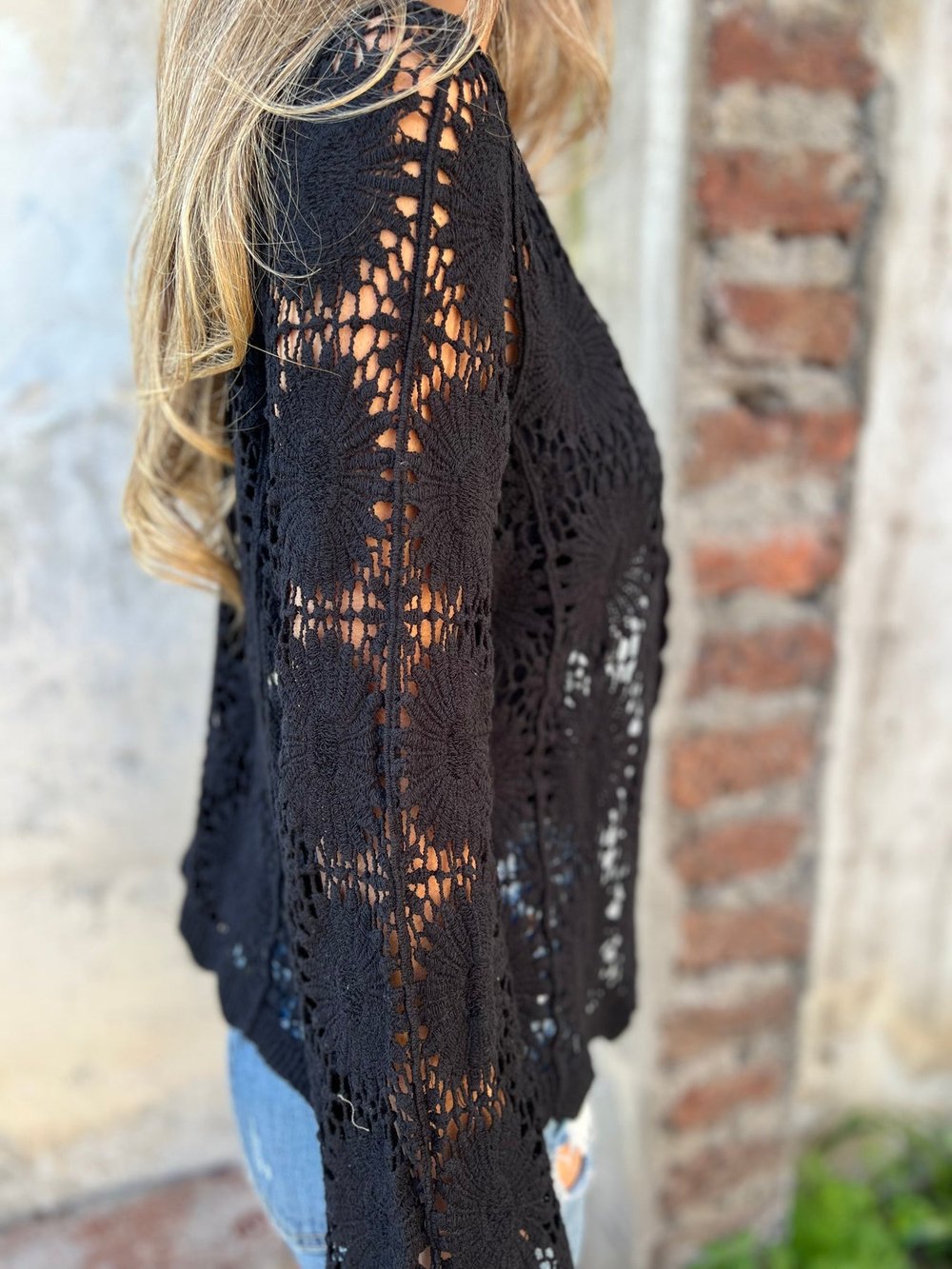 NORTHLINE STUDIO | Delicate Crochet Button Cardigan