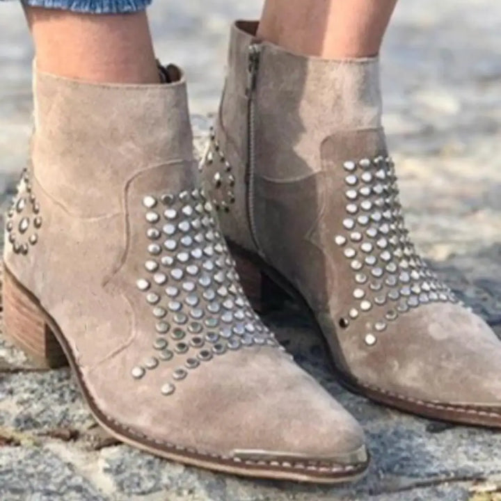 HARPER & JUNE | ANKLE BOOTS WITH STUDS