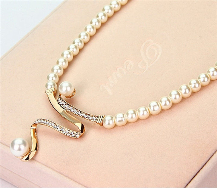 Astraea I Pearl Necklace + FREE EARRINGS