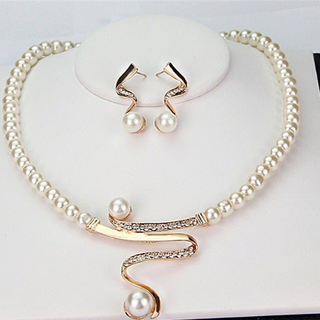 Astraea I Pearl Necklace + FREE EARRINGS