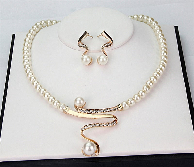 Astraea I Pearl Necklace + FREE EARRINGS