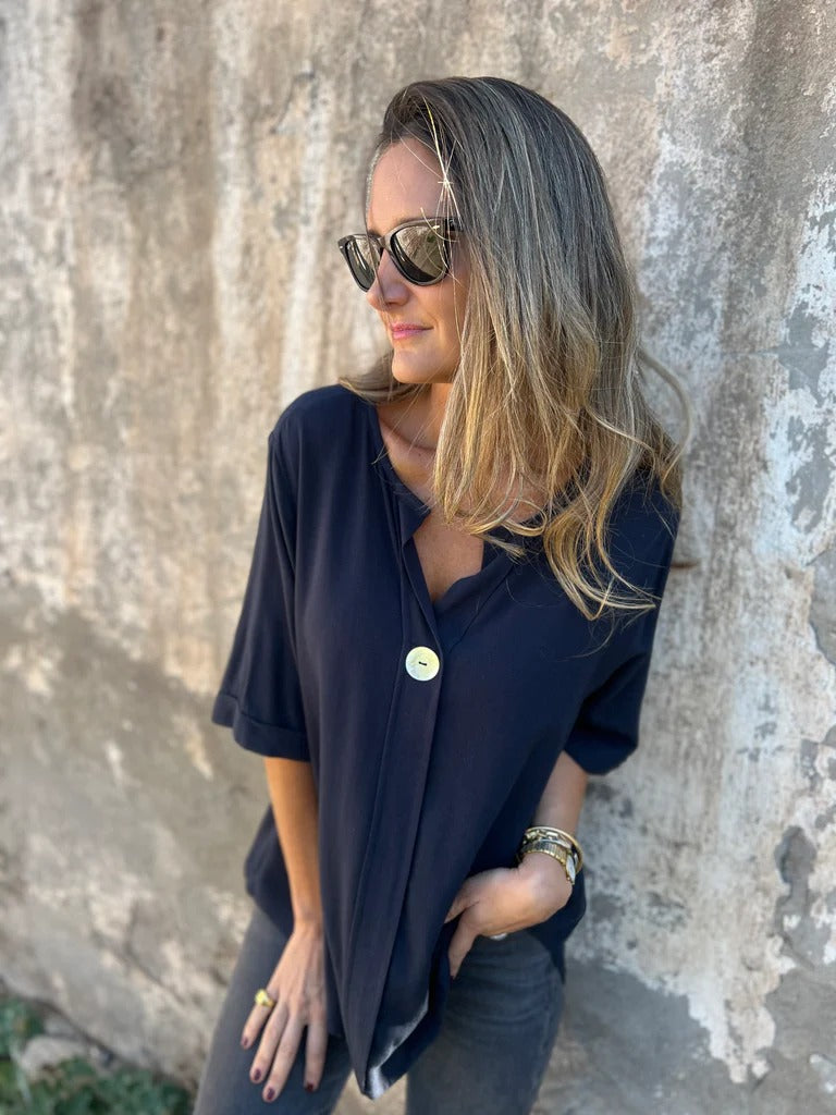 NORTHLINE STUDIO | MINIMALIST BUTTON BLOUSE