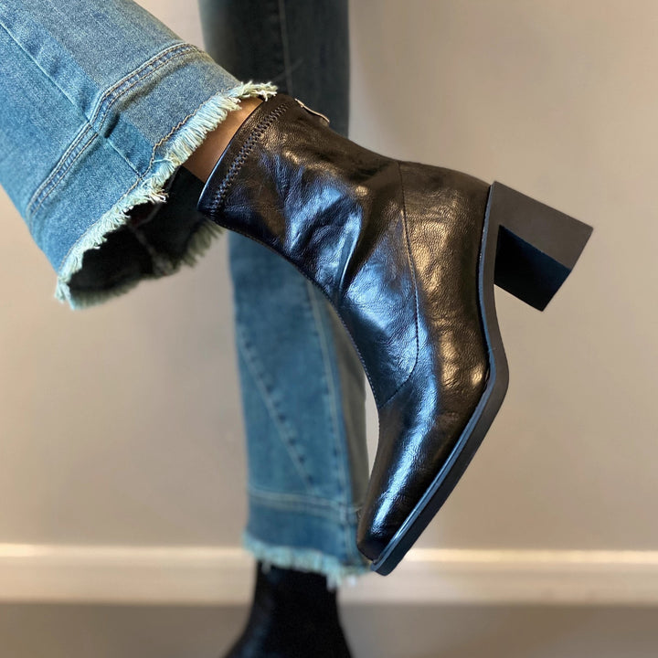 HARPER & JUNE | SQUARE-TOE BLOCK HEEL BOOTS
