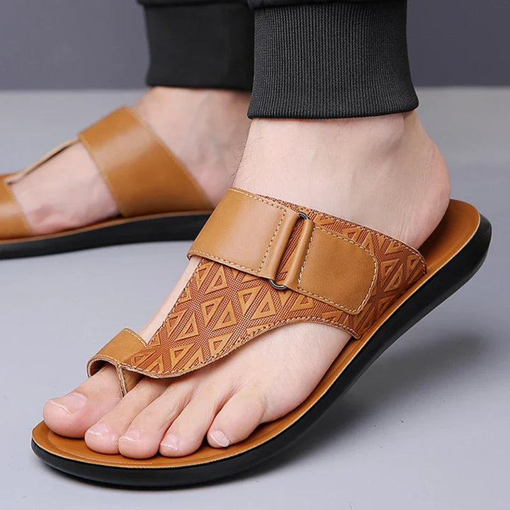 LIAM | CLASSIC TOE-LOOP SANDALS