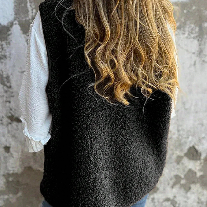 NORTHLINE STUDIO | Vest