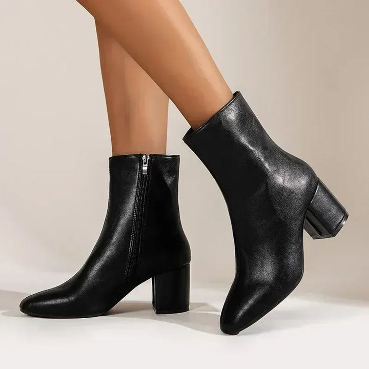 NORTHLINE STUDIO | GLOSSY WHITE ANKLE BOOTS